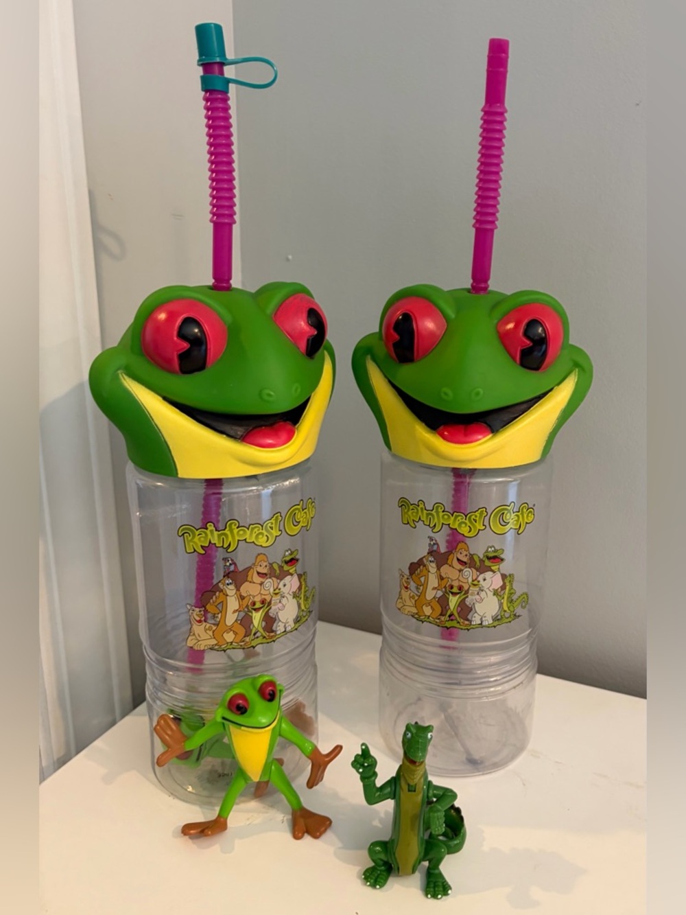 RAINFOREST Cafe Green and Yellow Frog cups with toys